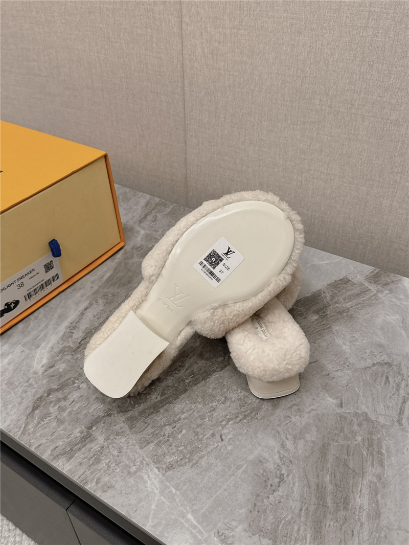 l0vis Vvtt0n paseo shearling comfort mule in white
