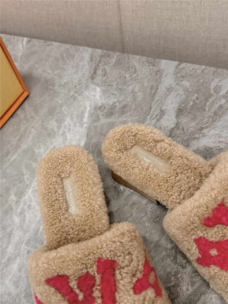l0vis Vvtt0n paseo shearling comfort mule in ecru