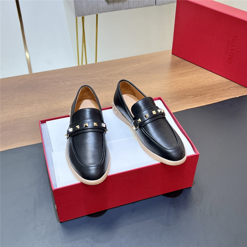 Va1e*ntin0 leisure nappa leather loafer in black