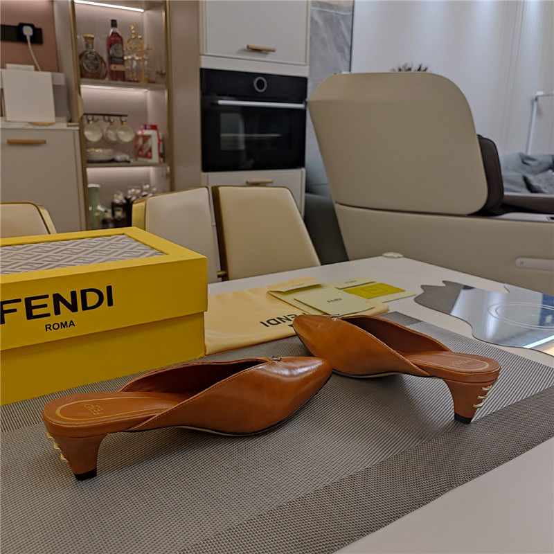 F**di ffold low-heeled mule pumps beige leather