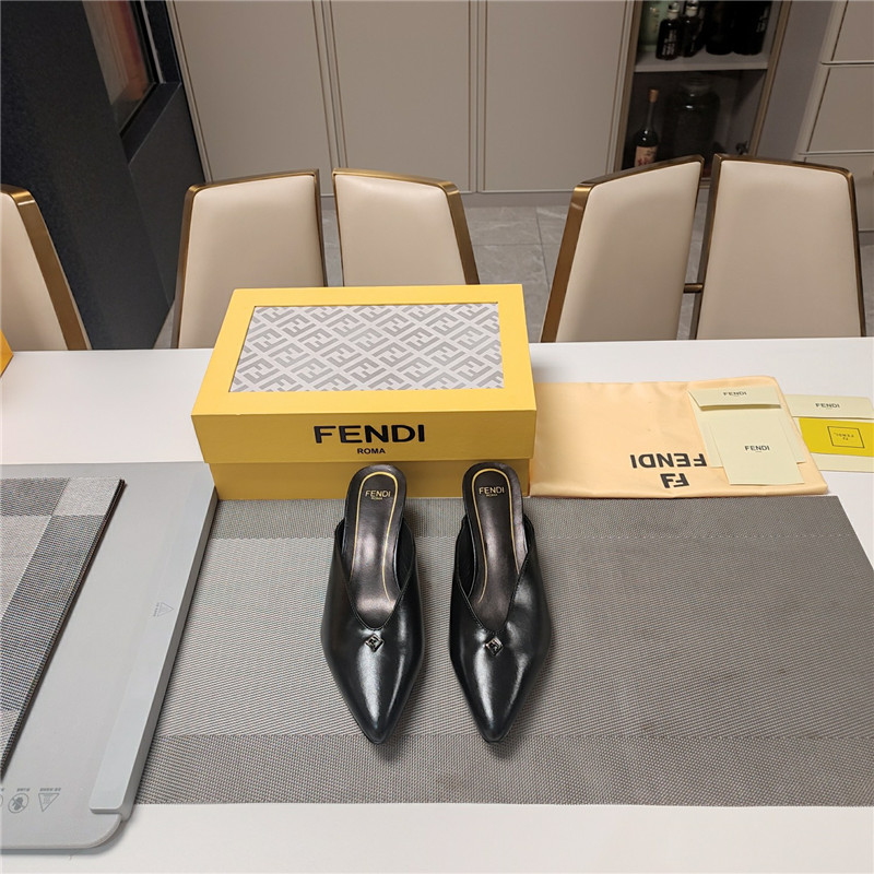 F**di ffold low-heeled mule pumps black leather