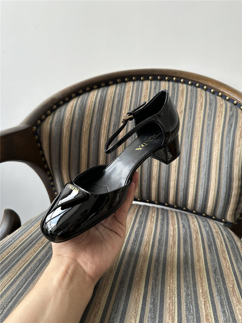 Pra*a black patent leather mary jane pumps