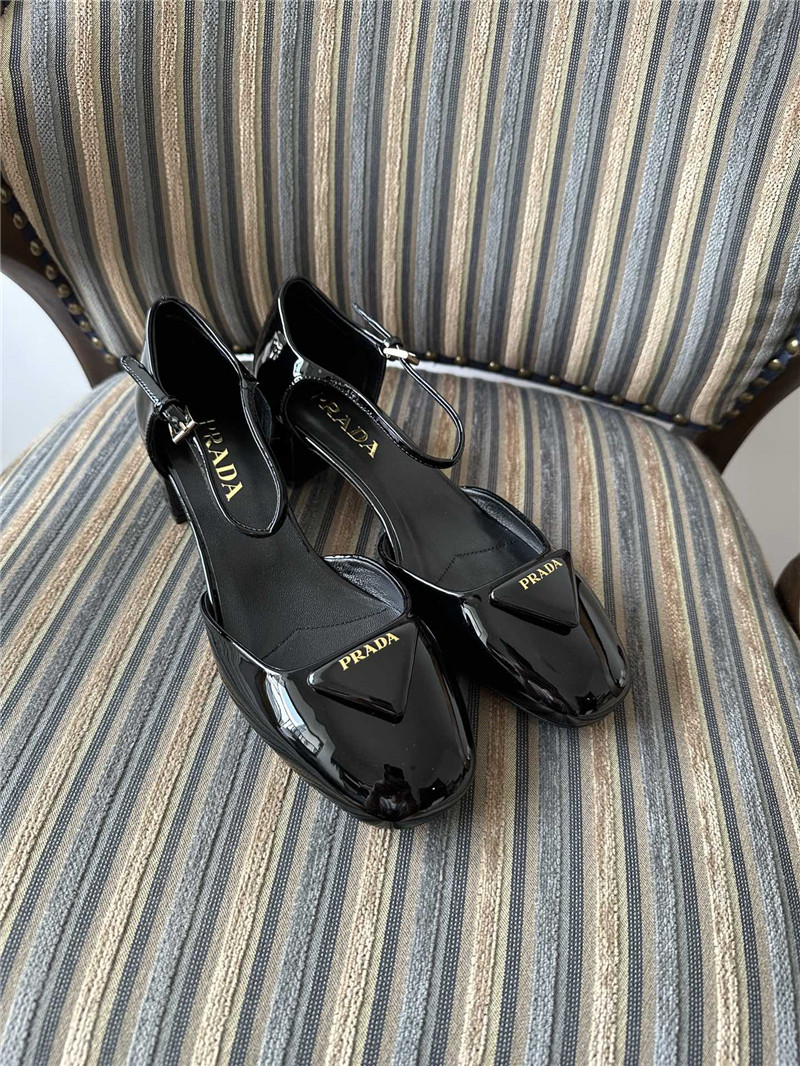 Pra*a black patent leather mary jane pumps