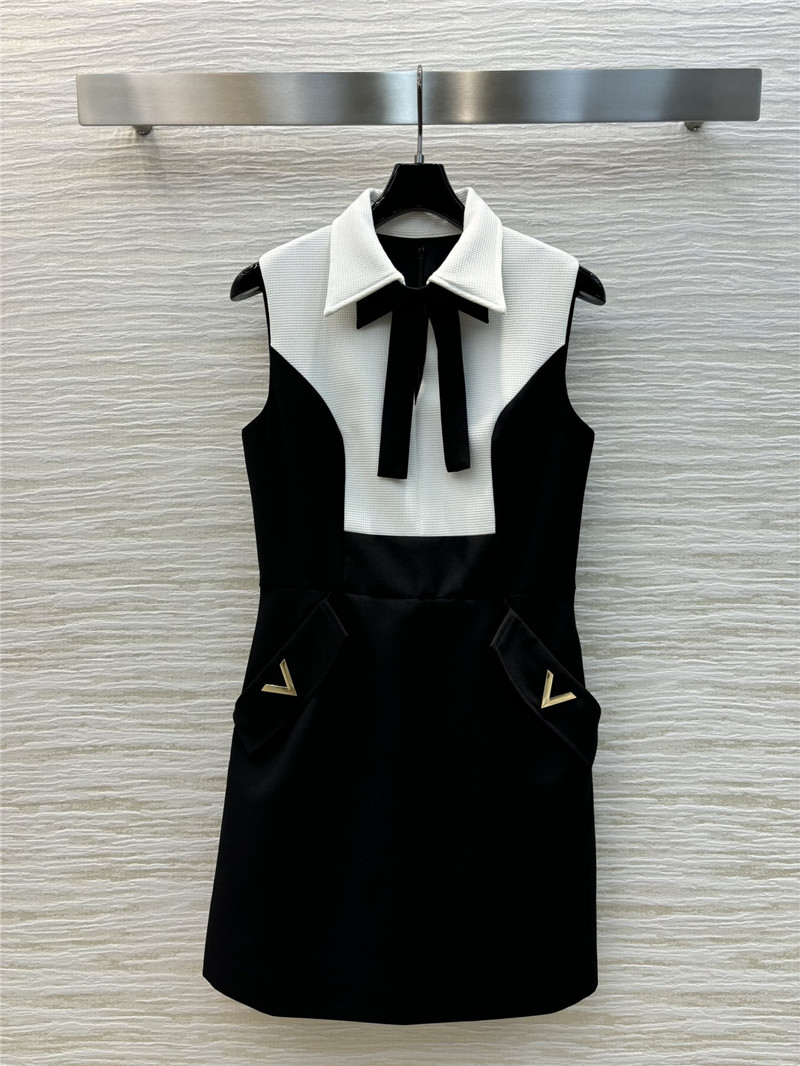 Va1e*ntin0 sleeveless dress replica clothing sites