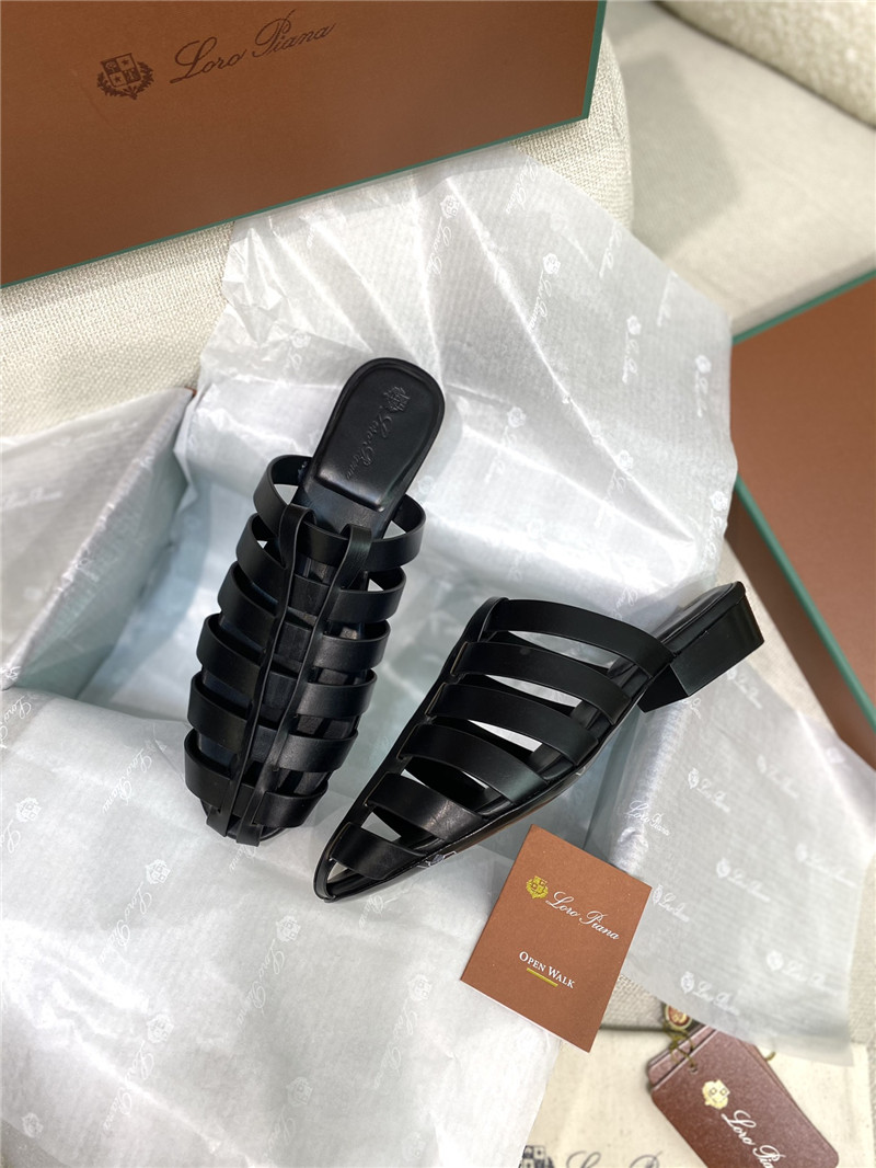L0r0 P1ana kaede black leather sandals