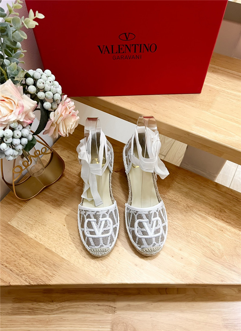 Va1e*ntin0 toile iconographe wedge sandal beige and white