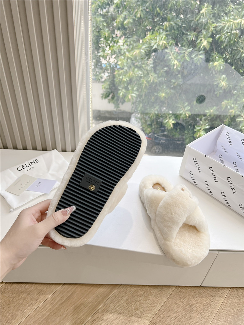 Ce1i*e cross fur slides triomphe in beige shearling