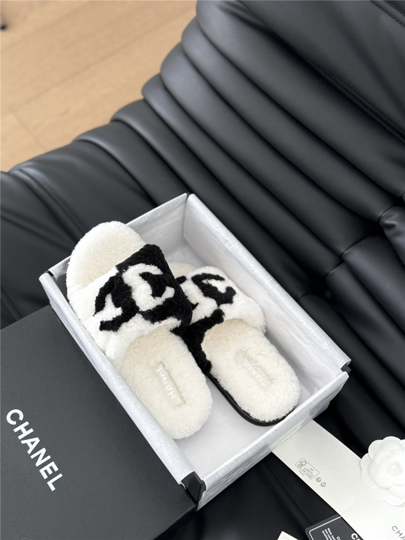 Ch**el shearling home slides white
