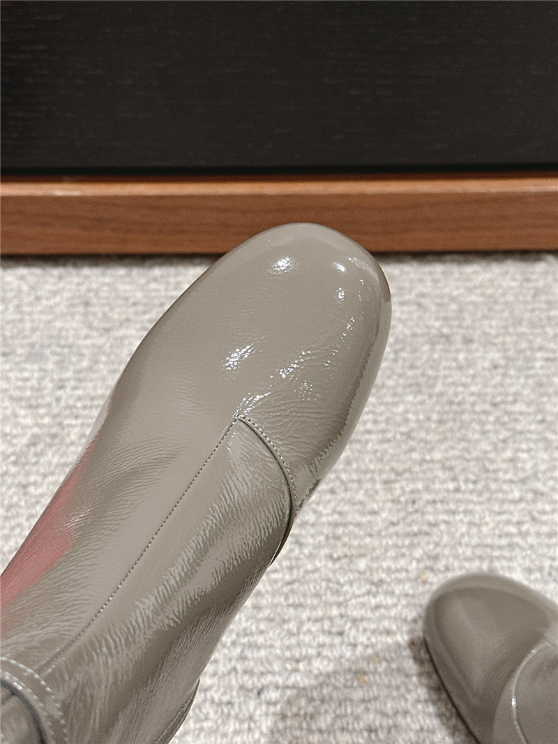 roger u1u1er viv’ gray patent leather podium booties