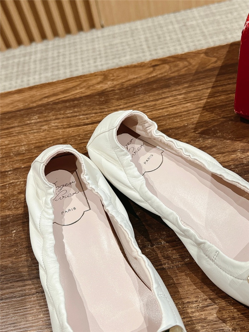 roger u1u1er belle u1u1er ballerinas in off-white leather