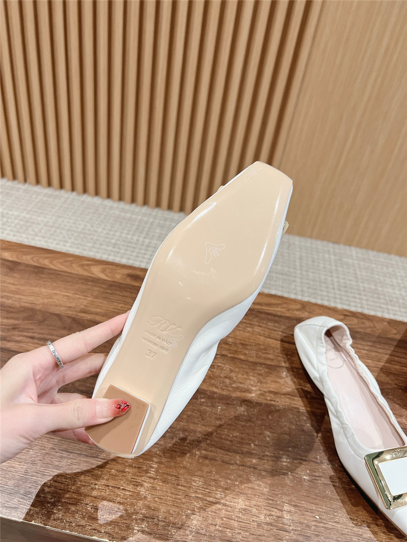 roger u1u1er belle u1u1er ballerinas in off-white leather