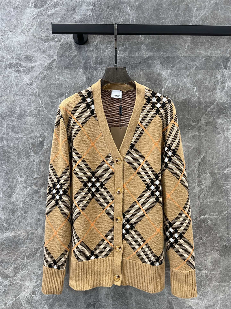 Bv*b*rry oblique check v-neck wool knitted cardigan replica clothes