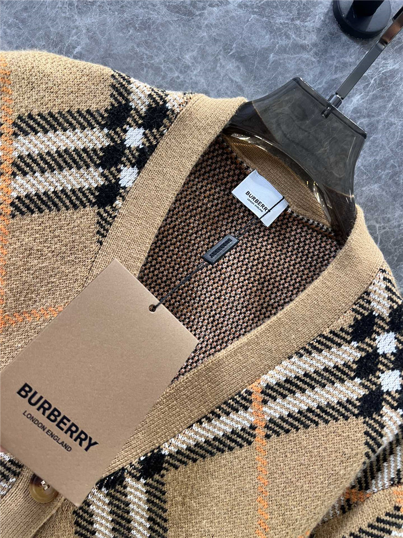 Bv*b*rry oblique check v-neck wool knitted cardigan replica clothes