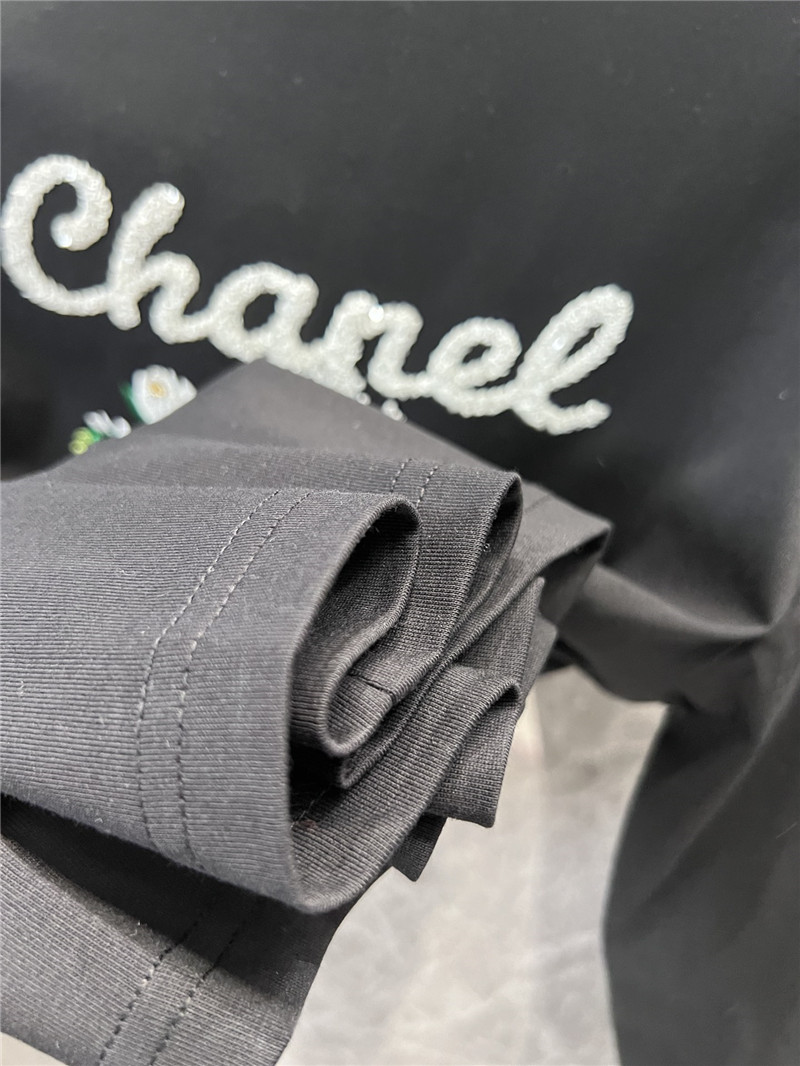 Ch**el round neck long sleeve t-shirt replica d&g clothing