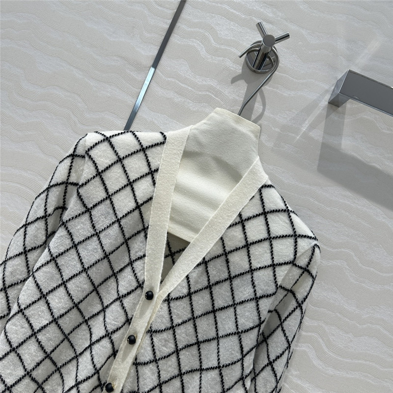 D10r knitted v-neck small cardigan replica clothing sites