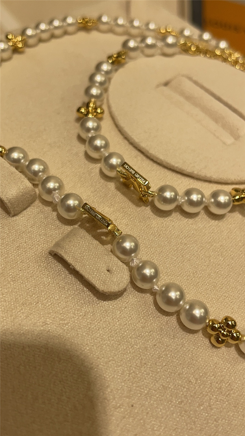 l0vis Vvtt0n lv green gold flower pearl necklace