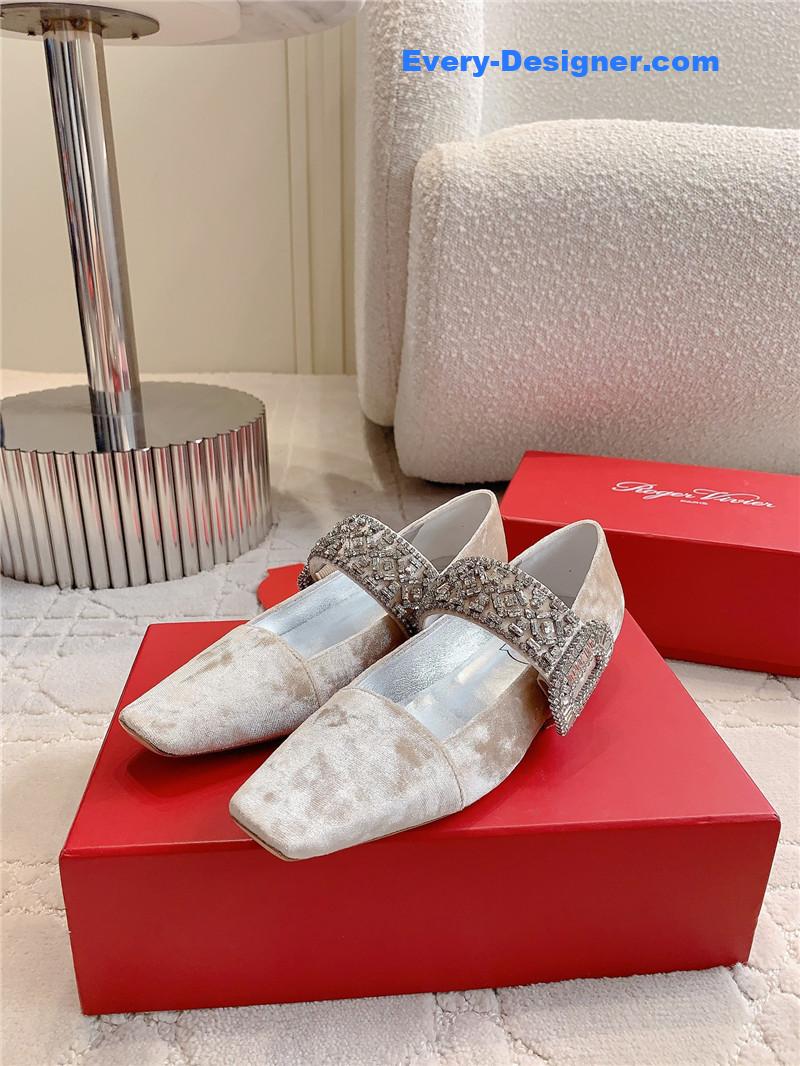 roger u1u1er belle u1u1er mary janes in natural velvet