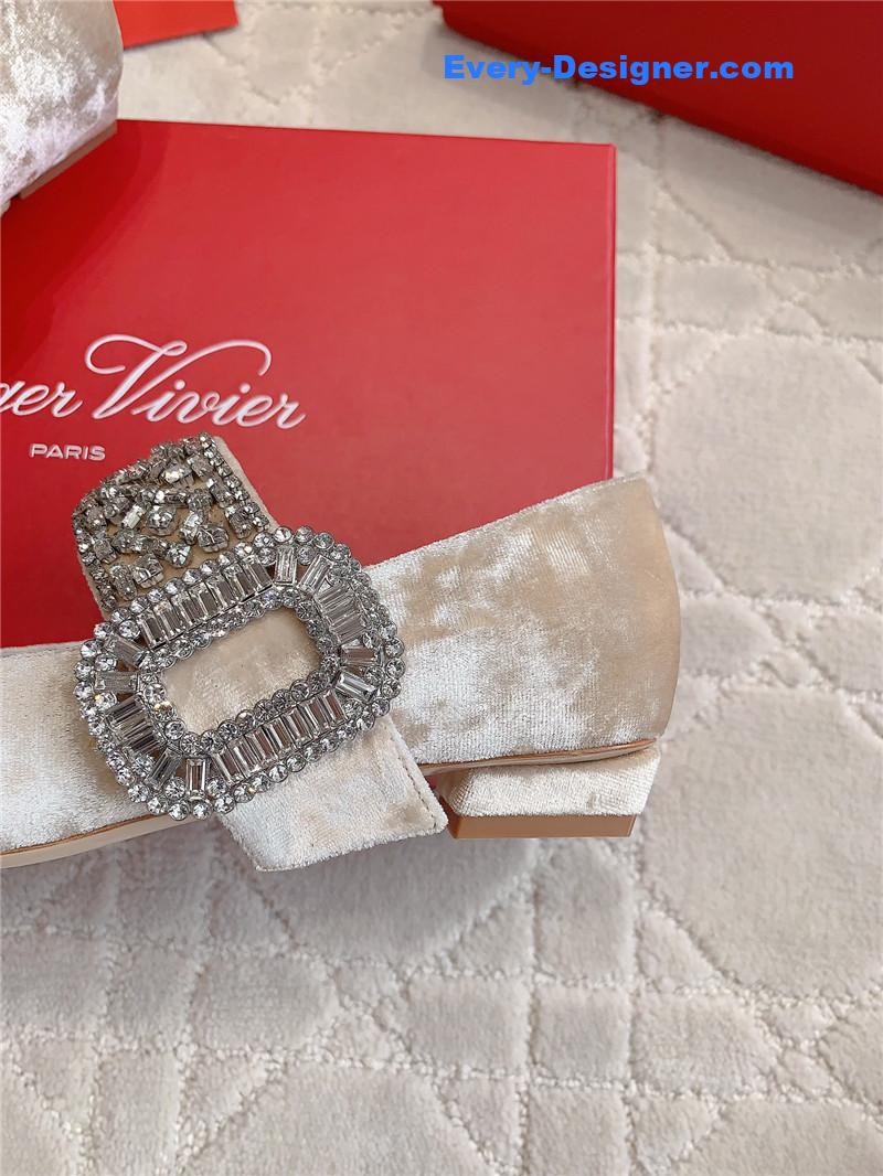 roger u1u1er belle u1u1er mary janes in natural velvet