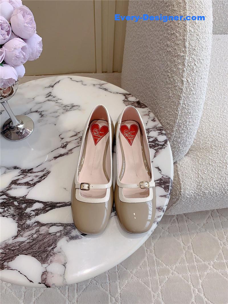 roger u1u1er viv’ podium ballerinas in patent grey and white