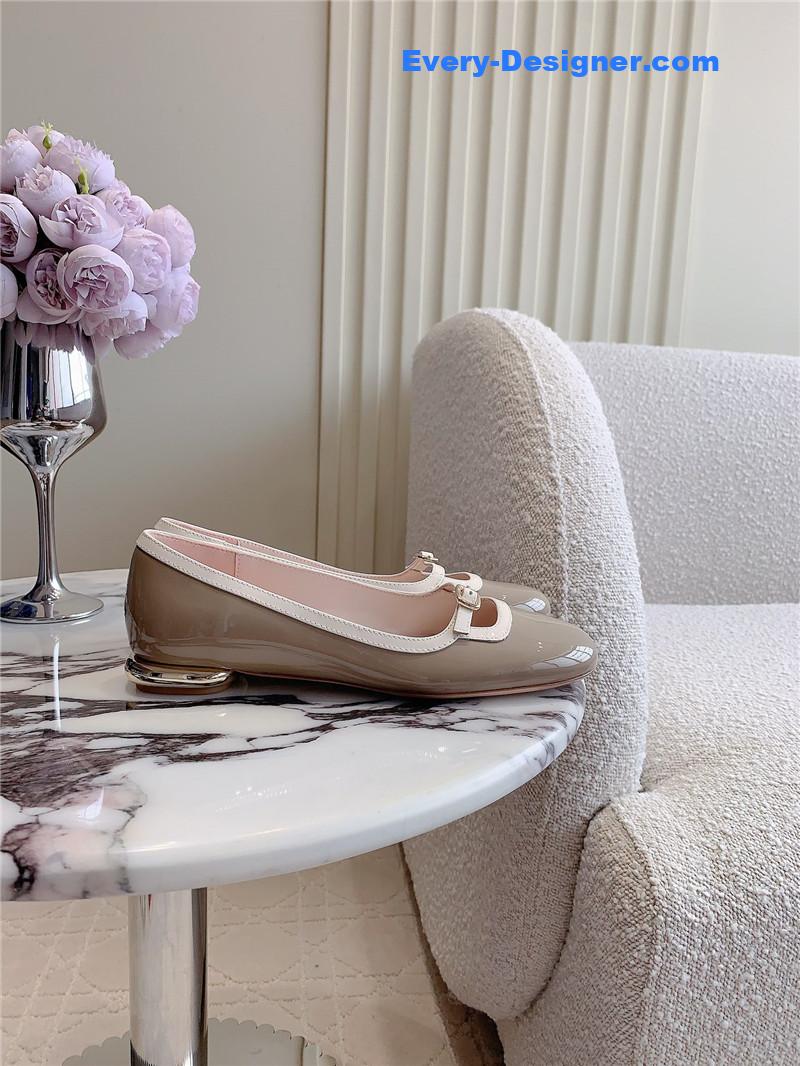 roger u1u1er viv’ podium ballerinas in patent grey and white