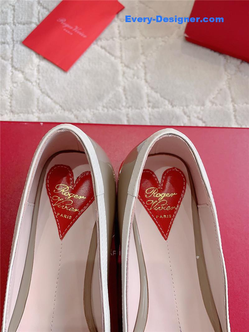 roger u1u1er viv’ podium ballerinas in patent grey and white
