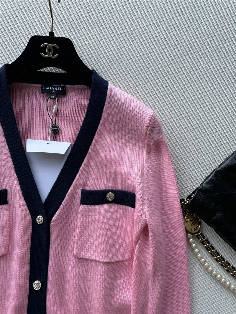 Ch**el v-neck crop trim cardigan pink/black