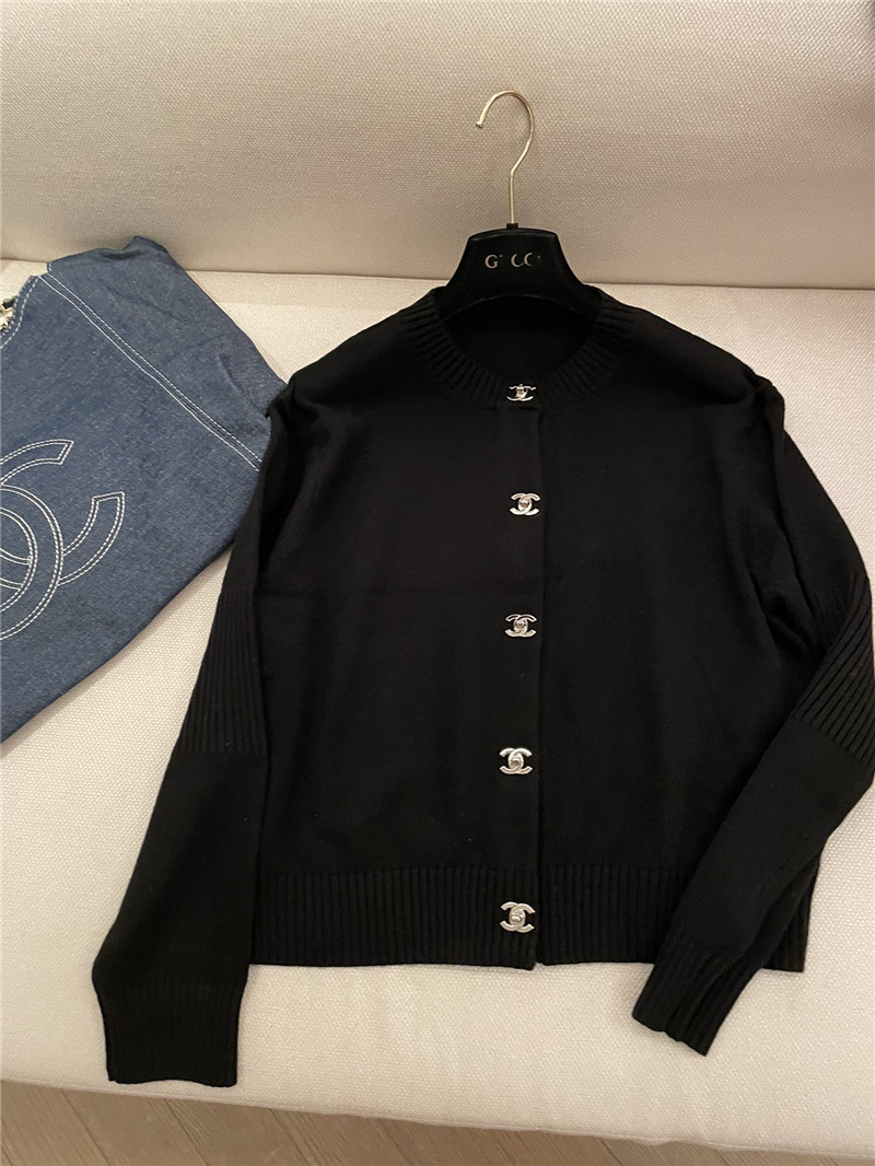 Ch**el trunlocks crop cardigan black