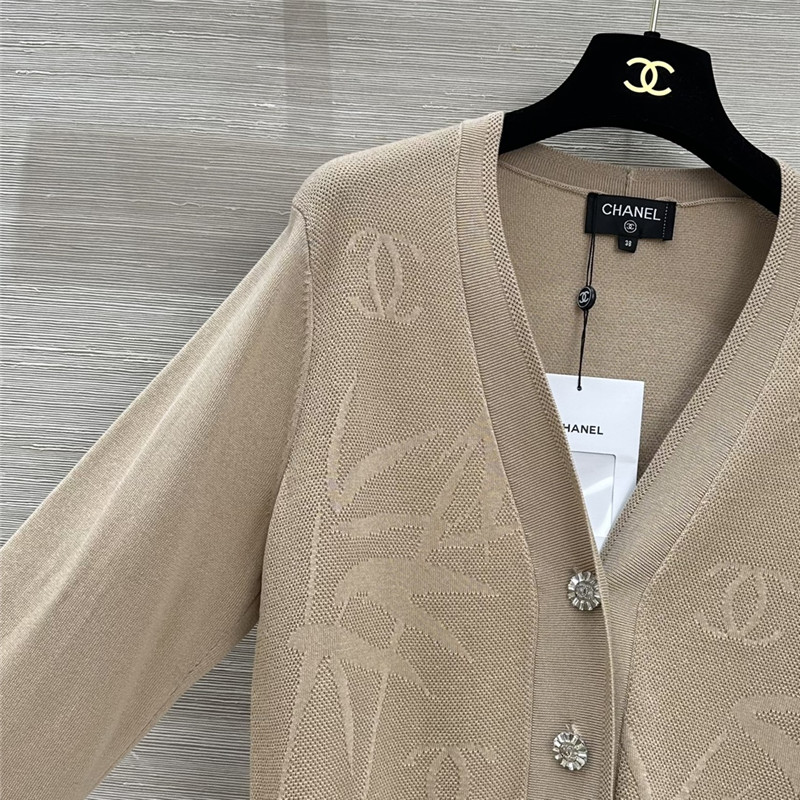 Ch**el crop jacquard v-neck cardigan beige