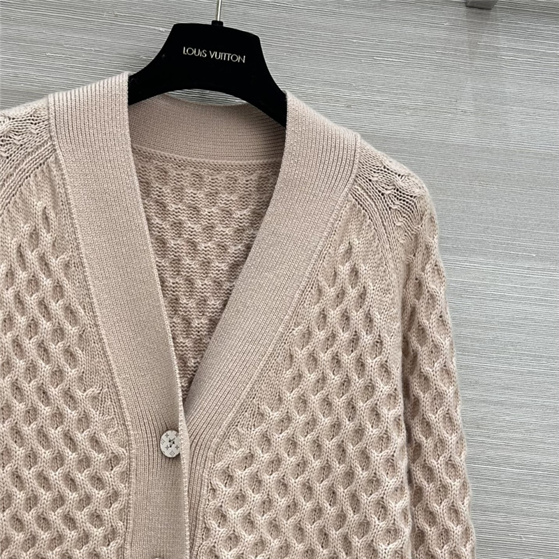 l0vis Vvtt0n v-neck cashmere cardigan beige