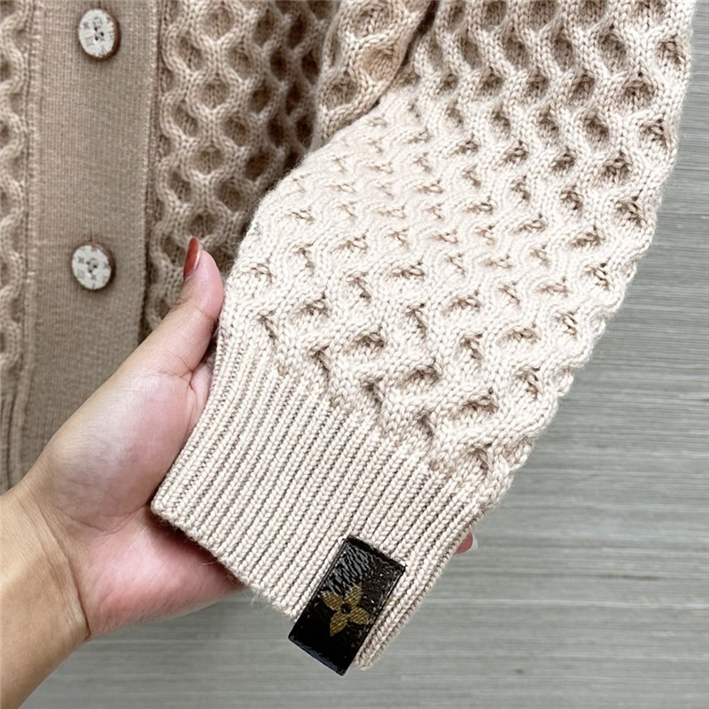 l0vis Vvtt0n v-neck cashmere cardigan beige