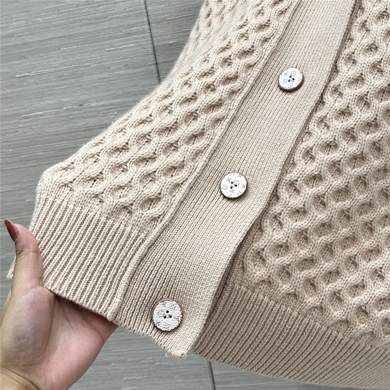 l0vis Vvtt0n v-neck cashmere cardigan beige