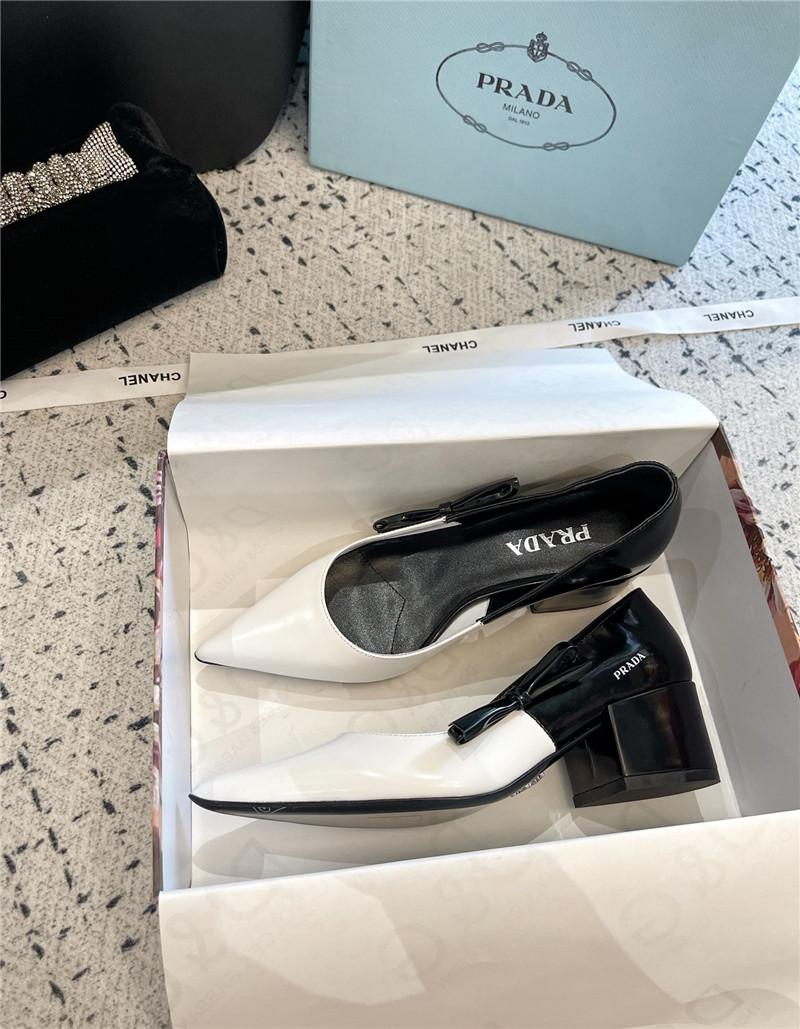 Pra*a bow black/white brushed leather pumps
