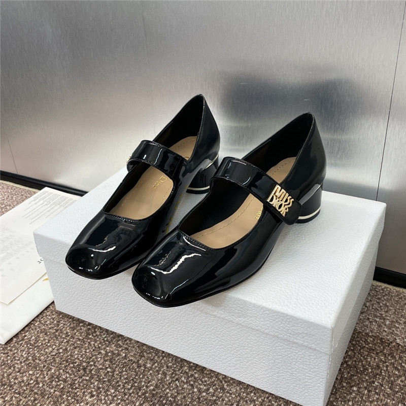 D10r miss D10r strap pumps black patent calfskin
