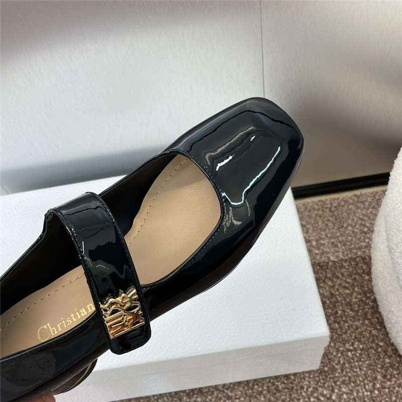 D10r miss D10r strap pumps black patent calfskin
