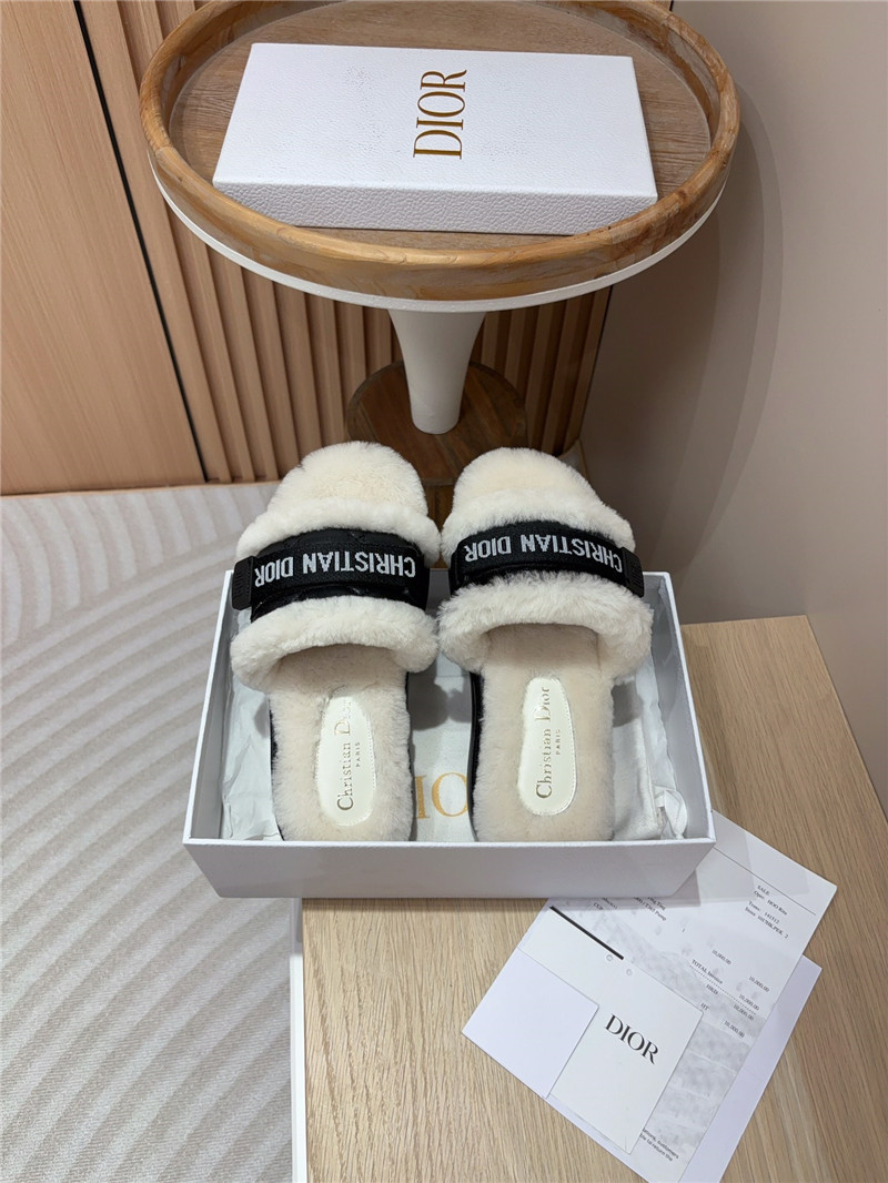 D10r evolution slides in black/white quilted leather & fur