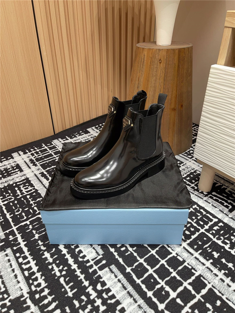 Pra*a logo patent leather chelsea boots