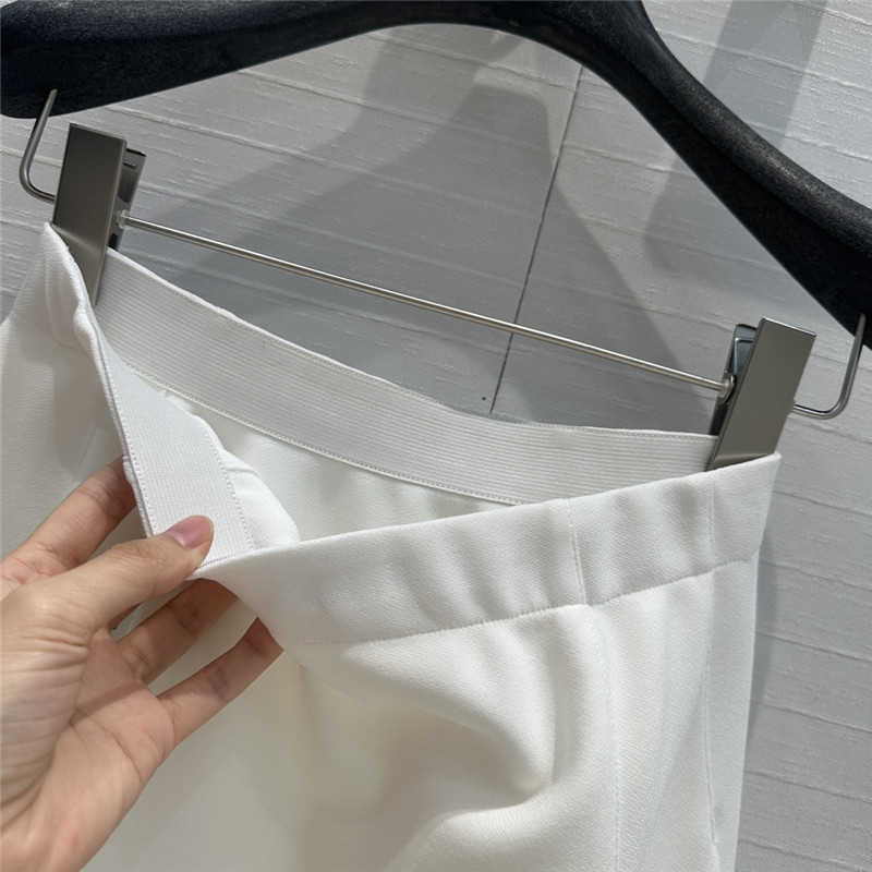 D10r slit skirt