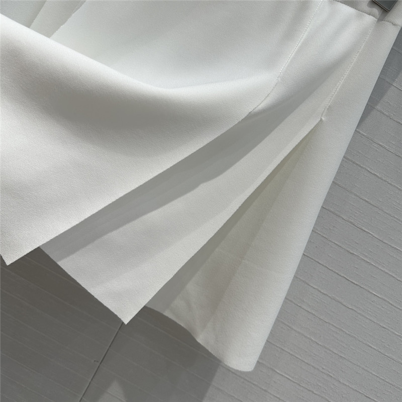 D10r slit skirt