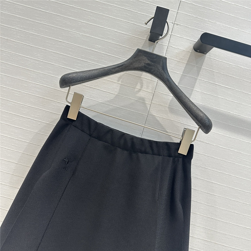 D10r slit skirt