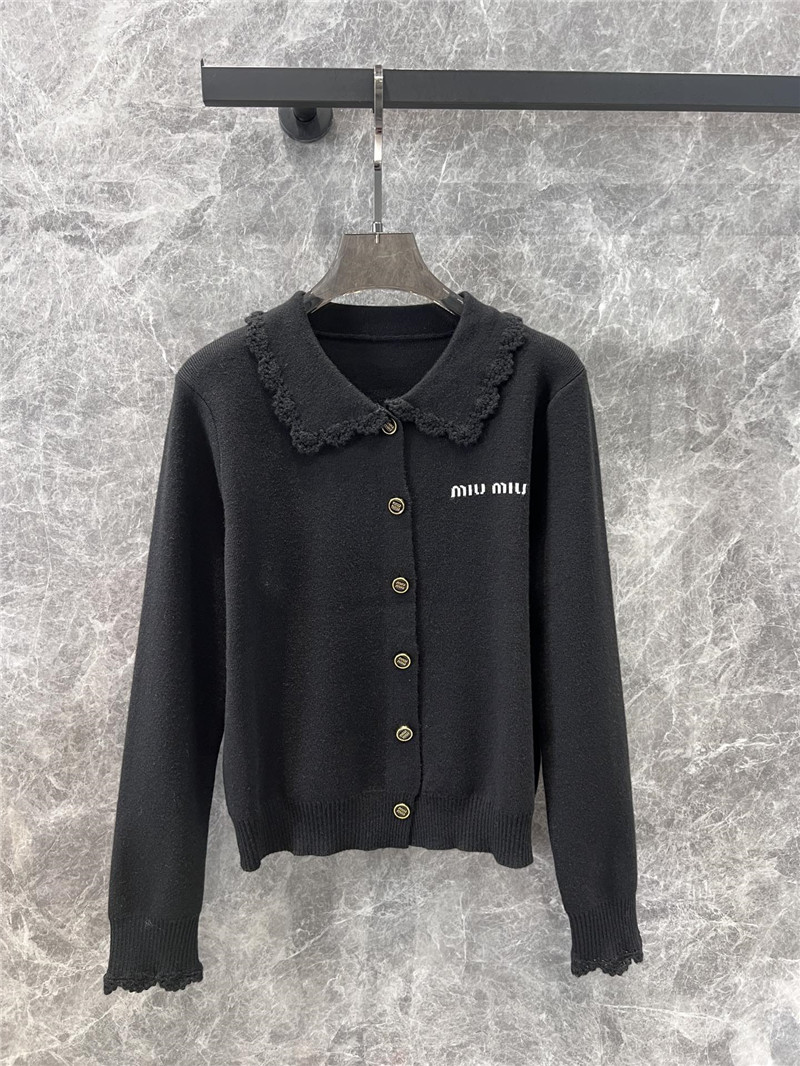 Miu Miu Logo-Intarsia Lace Lapel Cardigan in Black