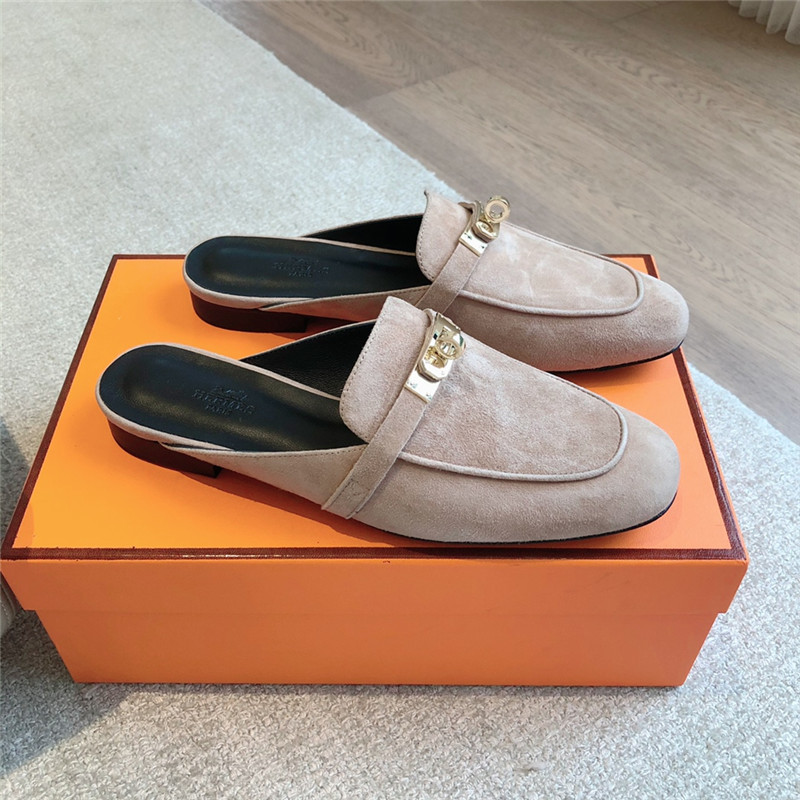 H**me5 kelly buckle oz mule in beige suede