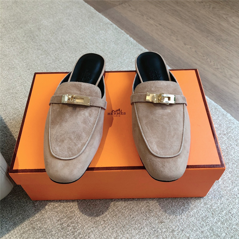 H**me5 kelly buckle oz mule in beige suede