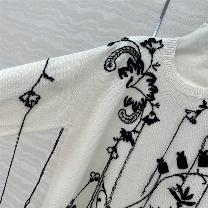 Vanitoo Embroidered Cashmere Dress White