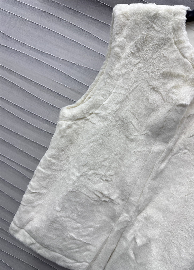 M1um1u vest