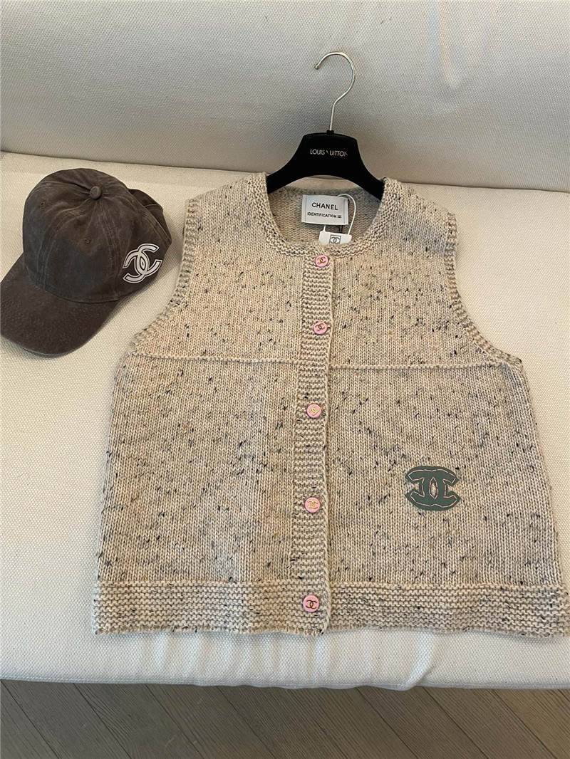 Ch**el vest