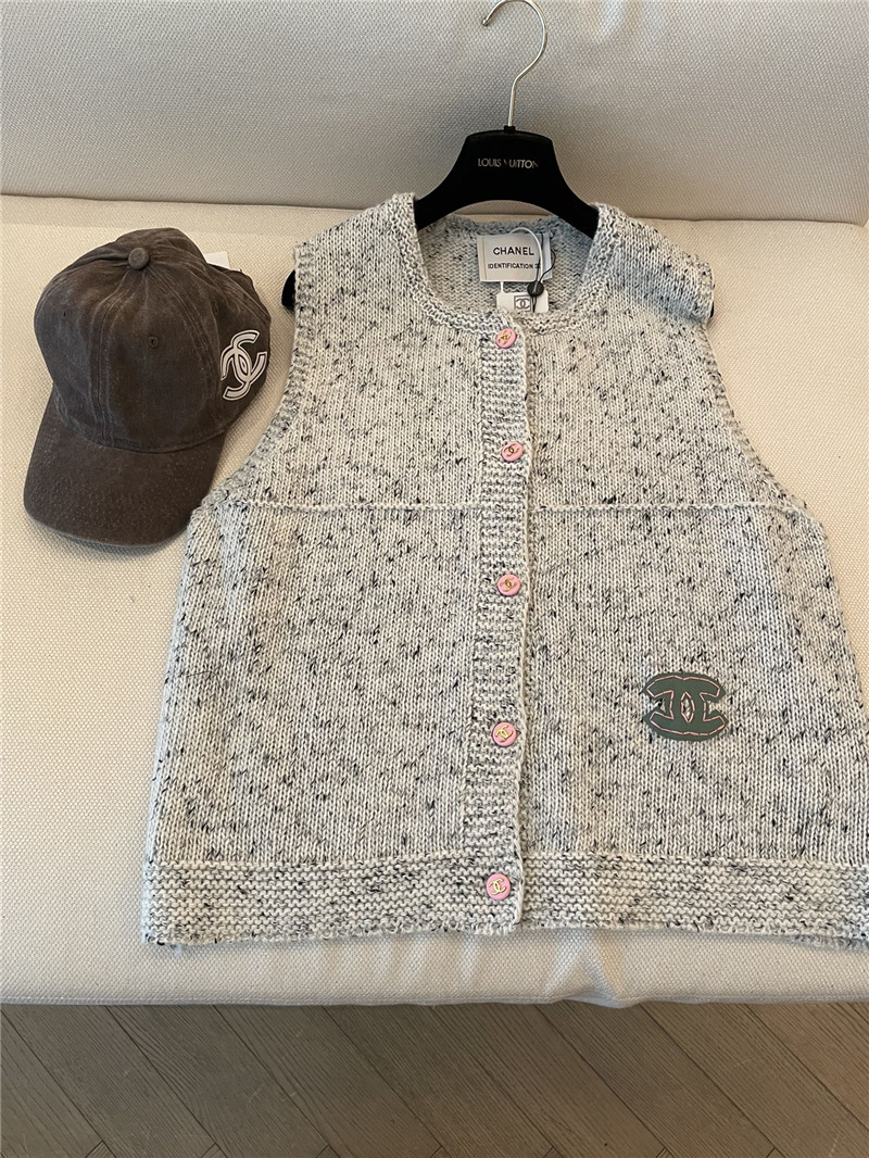 Ch**el vest