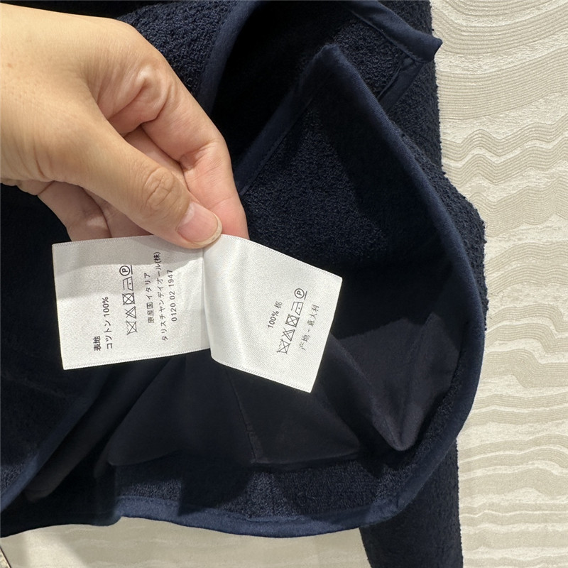 D10r crew neck small coat