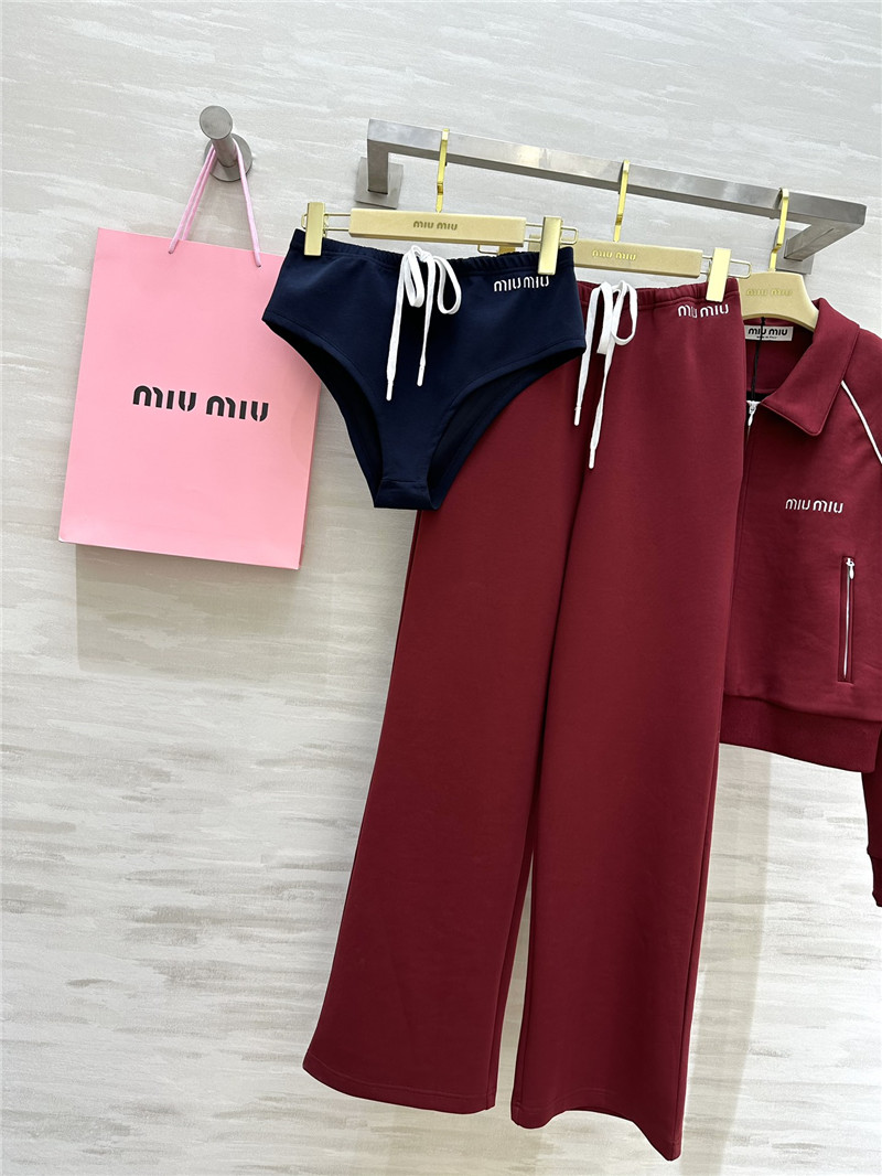 M1um1u sports suit