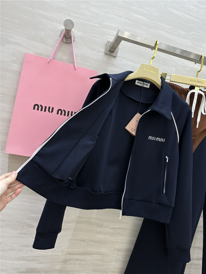 M1um1u sports suit
