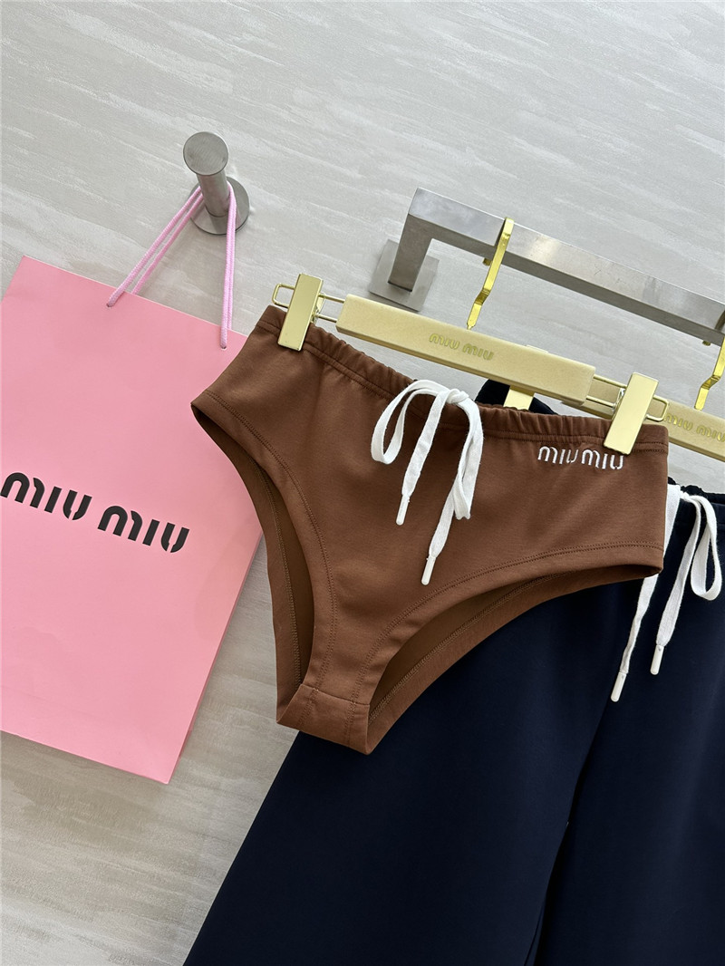 M1um1u sports suit